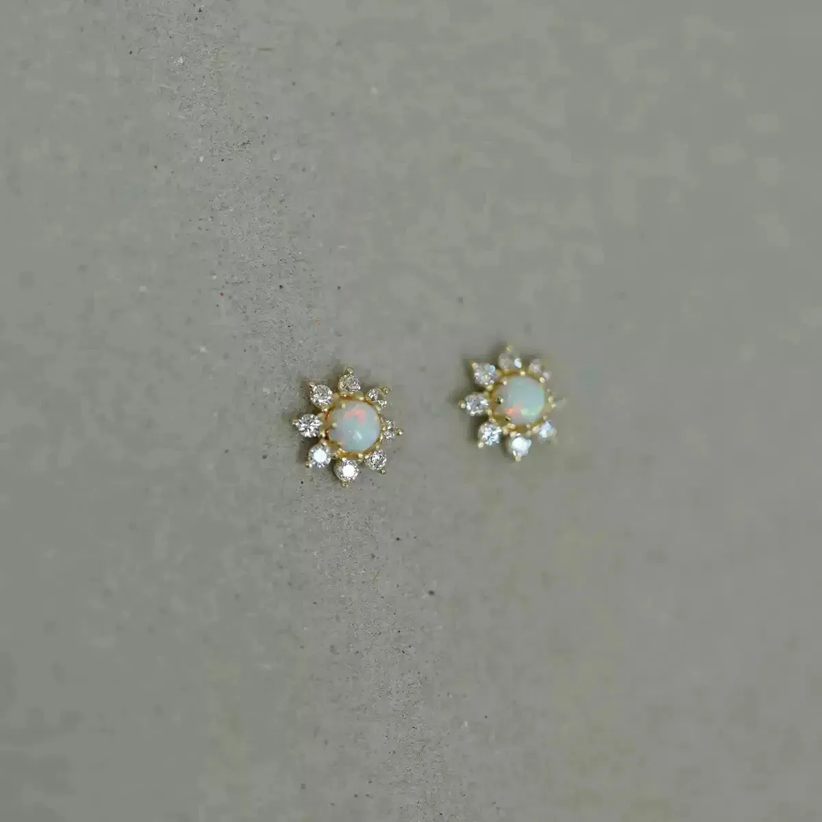 925 Sterling Silver Stud Earrings Charm Jewelry - Sunflower Mini Opal - Xm398