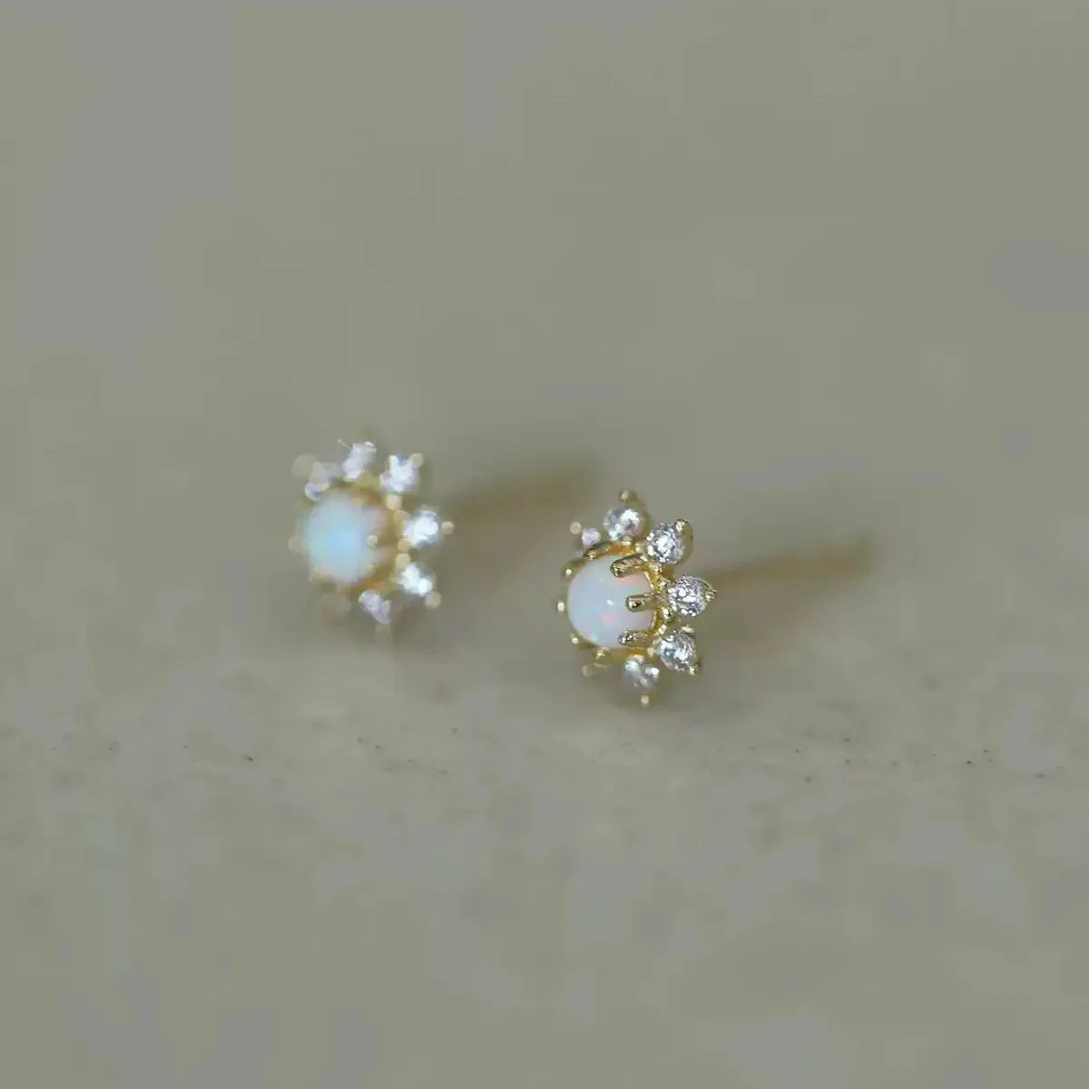 925 Sterling Silver Stud Earrings Charm Jewelry - Sunflower Mini Opal - Xm398