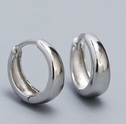 BABY CURVED HOOP EARRINGS