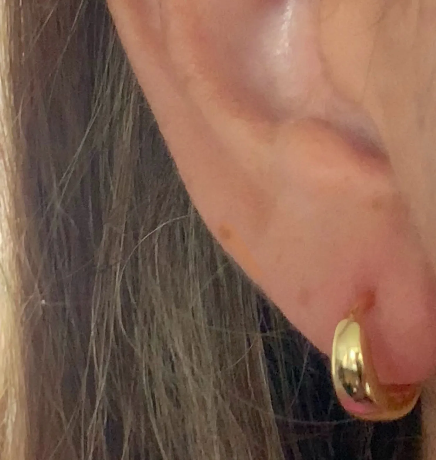 BABY CURVED HOOP EARRINGS
