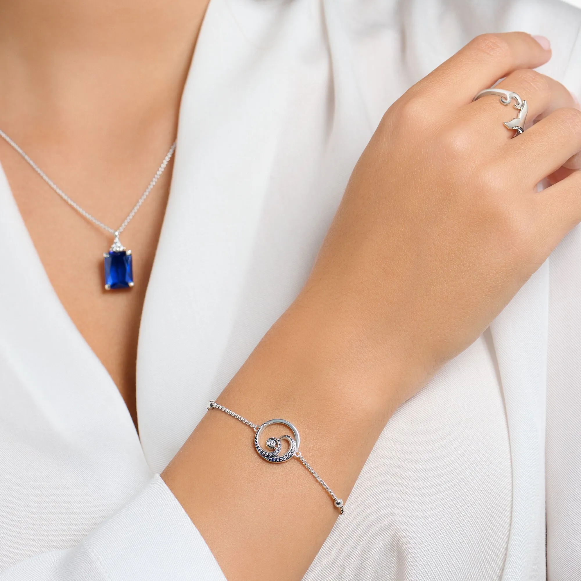 Bracelet wave with stones
