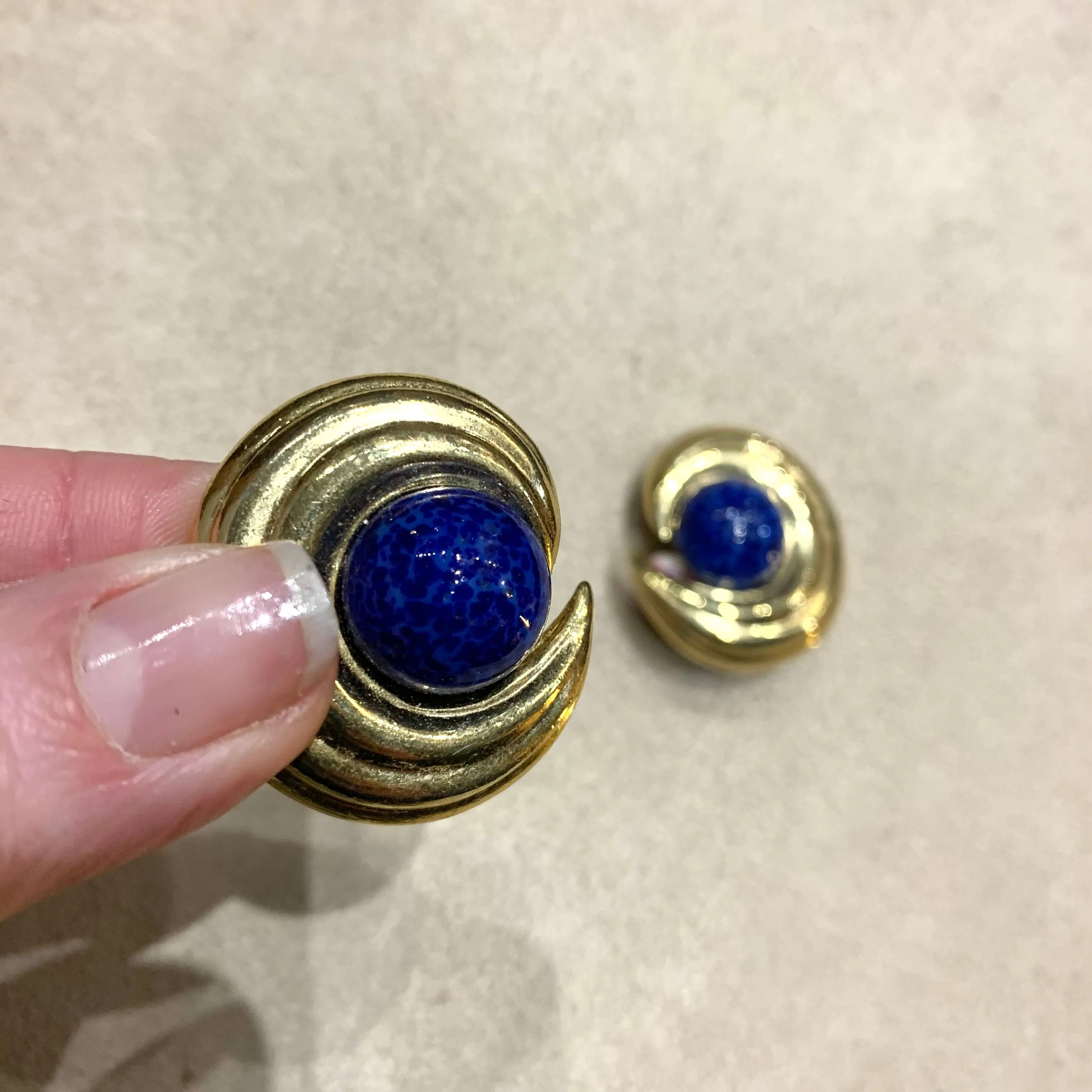 Ciner Gold / Lapis blue vintage clip on earrings