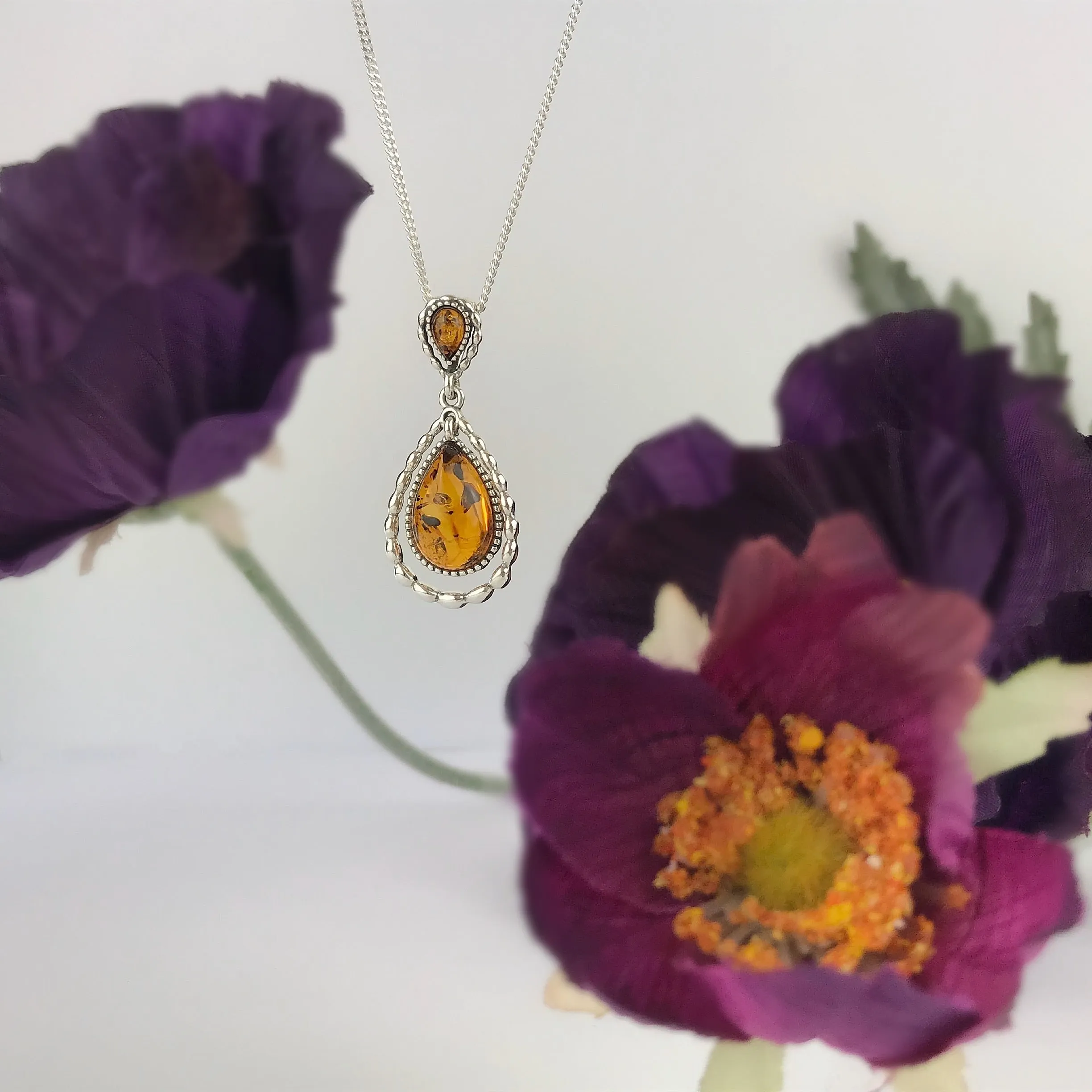 Elizabeth Pendant - VP302