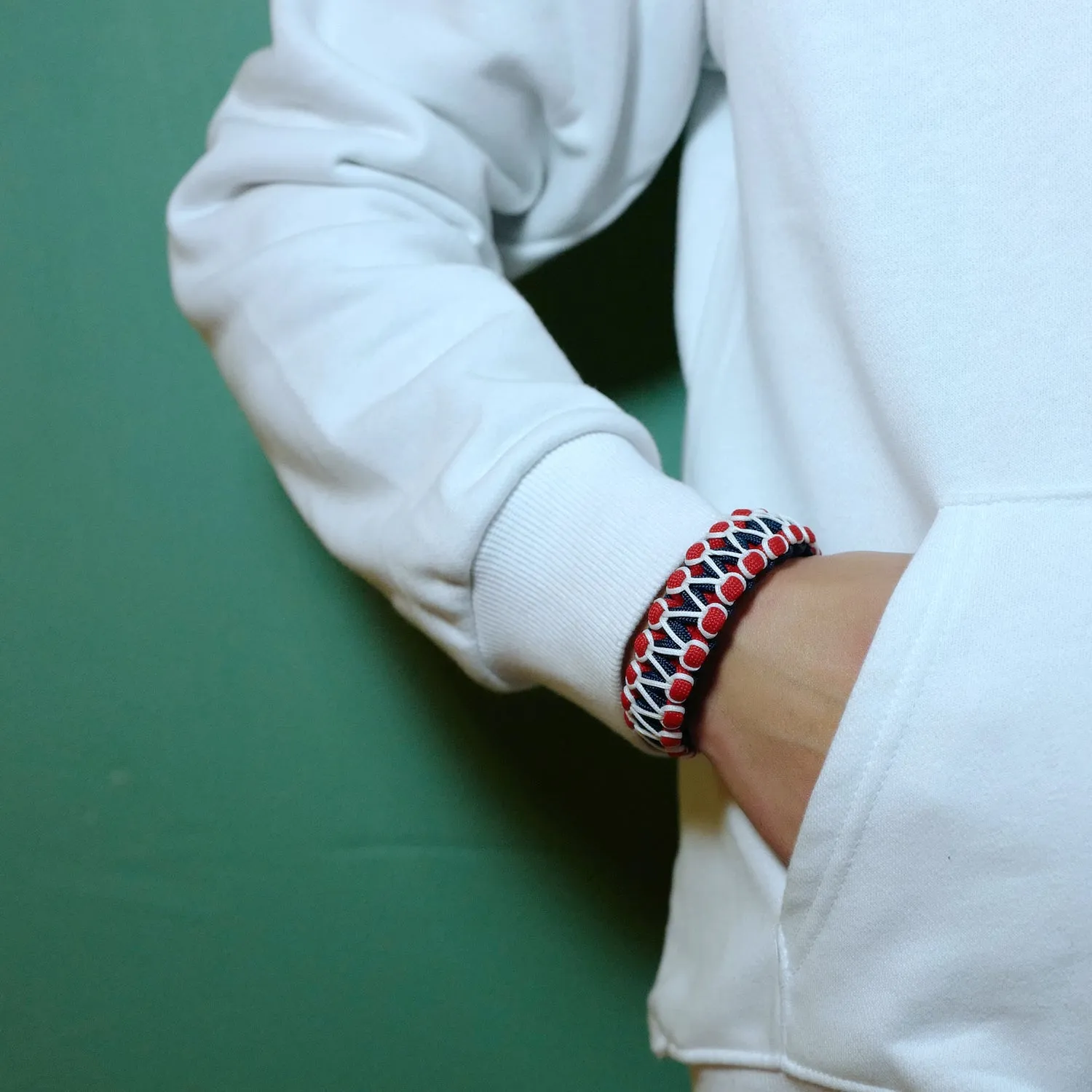 Emergency Paracord Bracelet