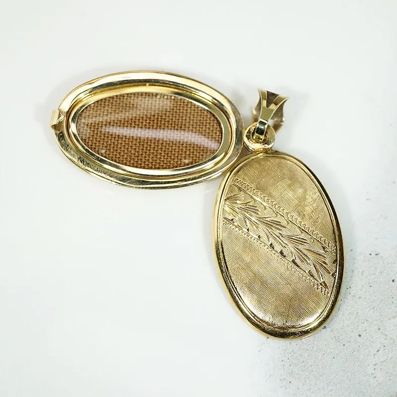 Engraved Gold Swivel Locket from UnoAErre