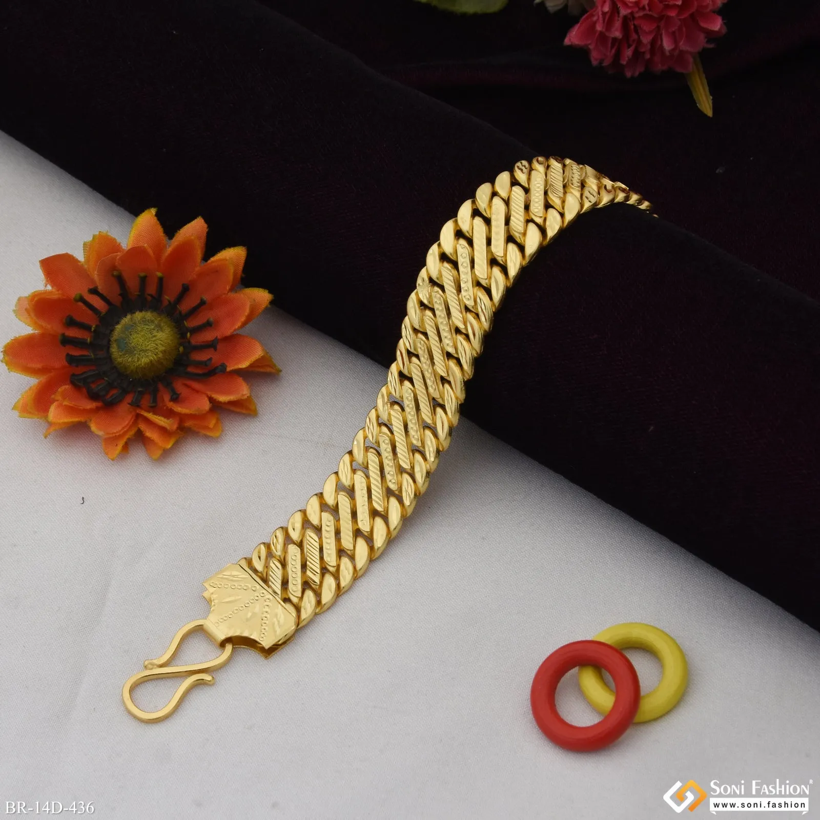 Latest Design Gold Plated Pokal Bracelet for Men - Style D436