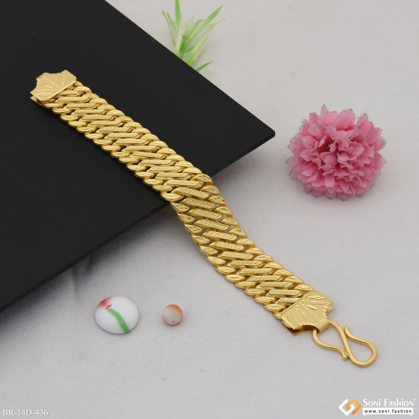 Latest Design Gold Plated Pokal Bracelet for Men - Style D436
