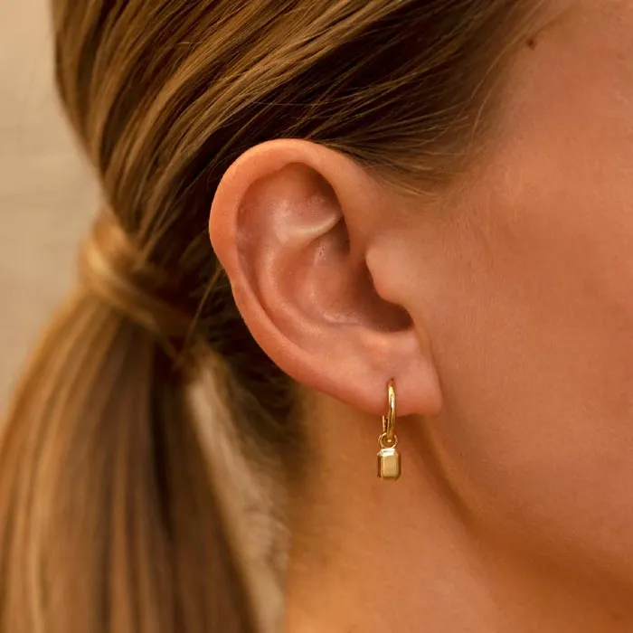 Tate Huggie Hoop Earrings - Silver