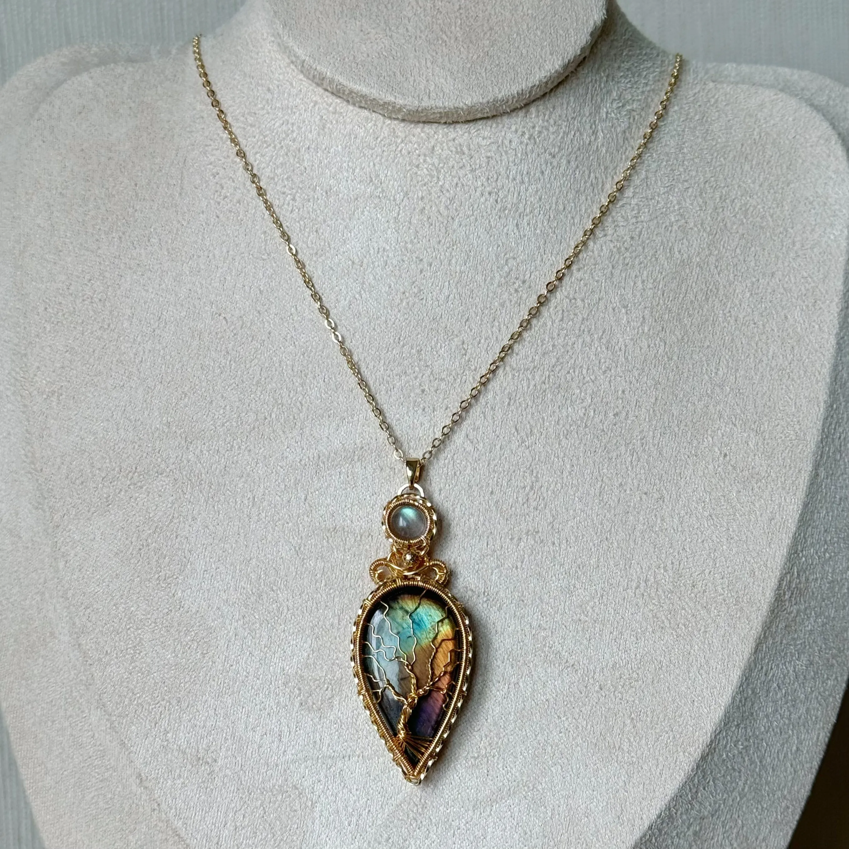 「Tree of life」Handmade Rainbow Labradorite Necklace - Wire Wrapped Jewelry