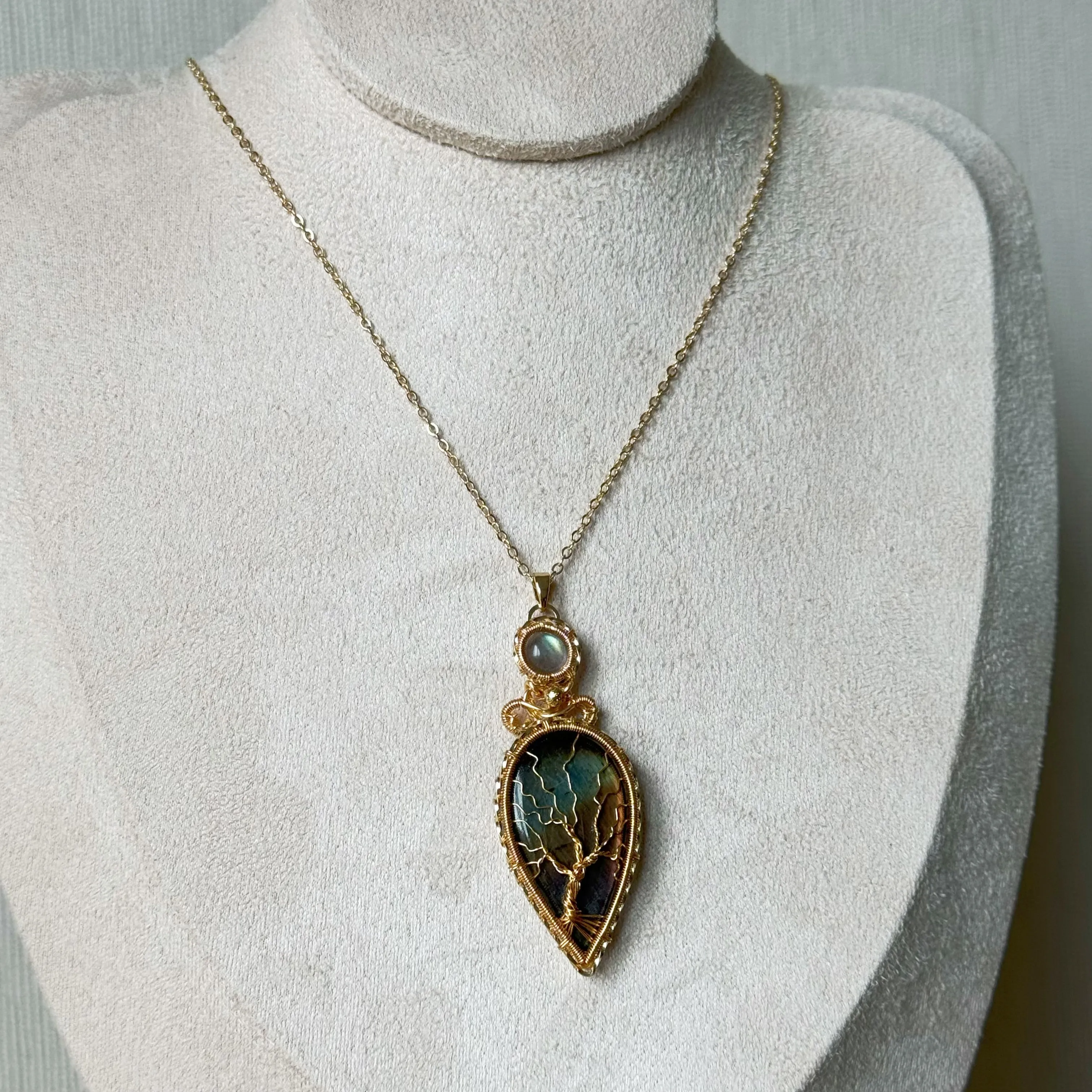 「Tree of life」Handmade Rainbow Labradorite Necklace - Wire Wrapped Jewelry