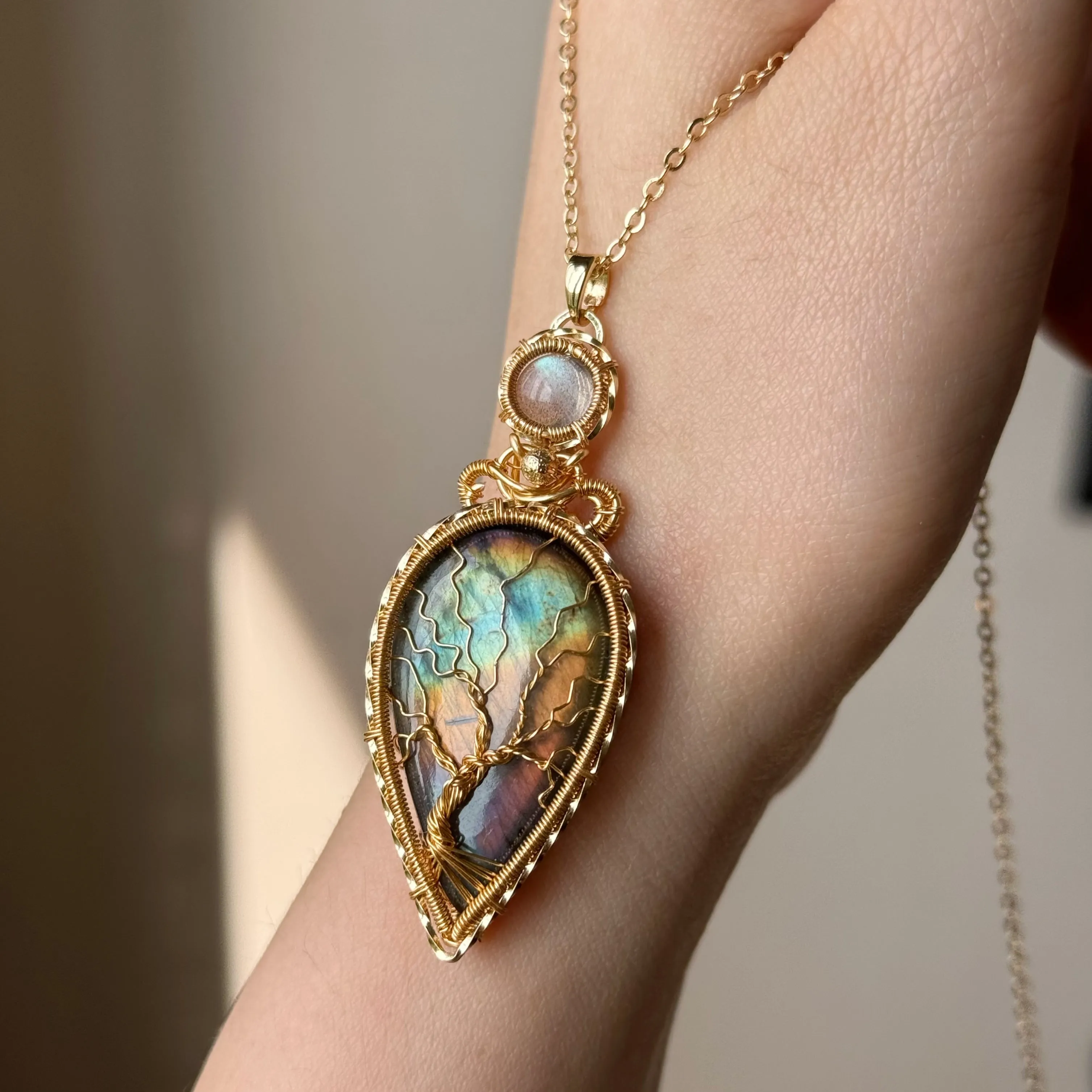 「Tree of life」Handmade Rainbow Labradorite Necklace - Wire Wrapped Jewelry